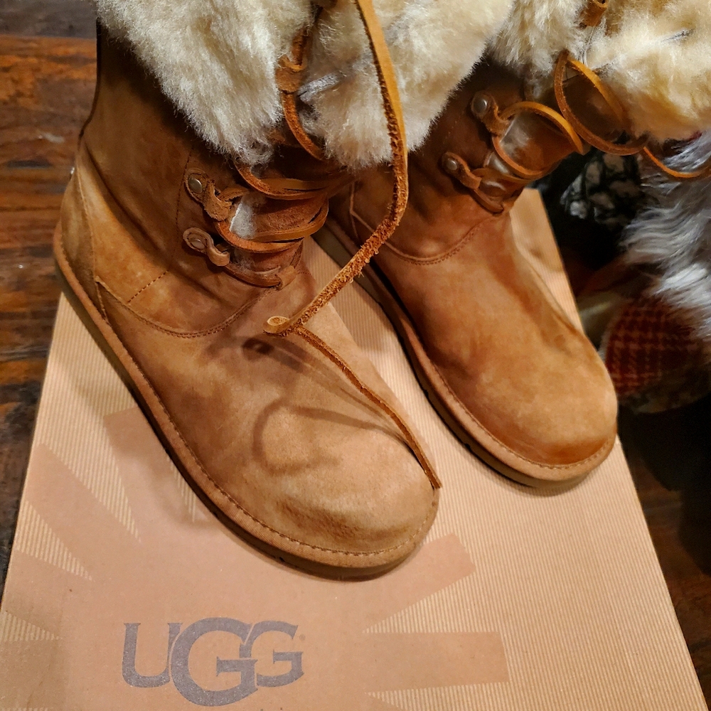 NWT UGG Boots - Montclair : Size 9